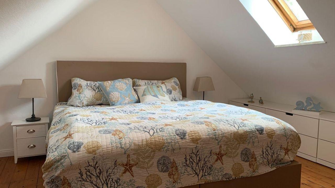 Großes Schlafzimmer im 1. OG Großes Schlafzimmer im 1. OG